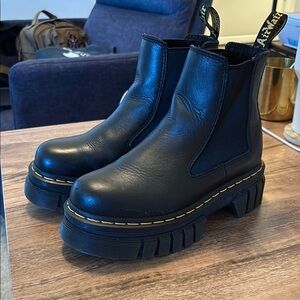 Platform Dr Martens Chelsea Boots